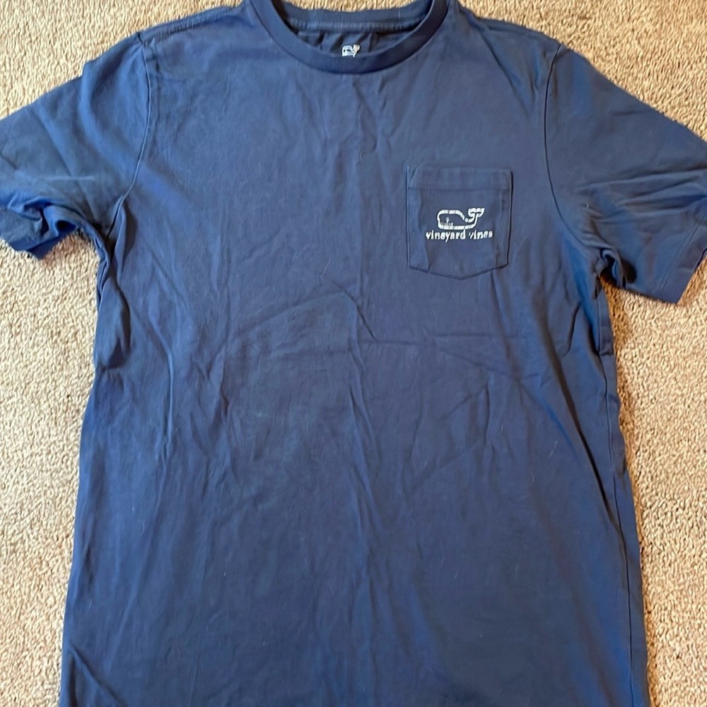 Boys Vibeyard Vines tee. Size M - navy blue.
